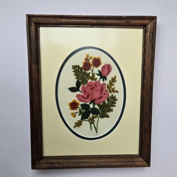 Vintage Framed Floral Embroidery – Oval Pink Rose Floral Embroidery Painting - Picture 3 of 5